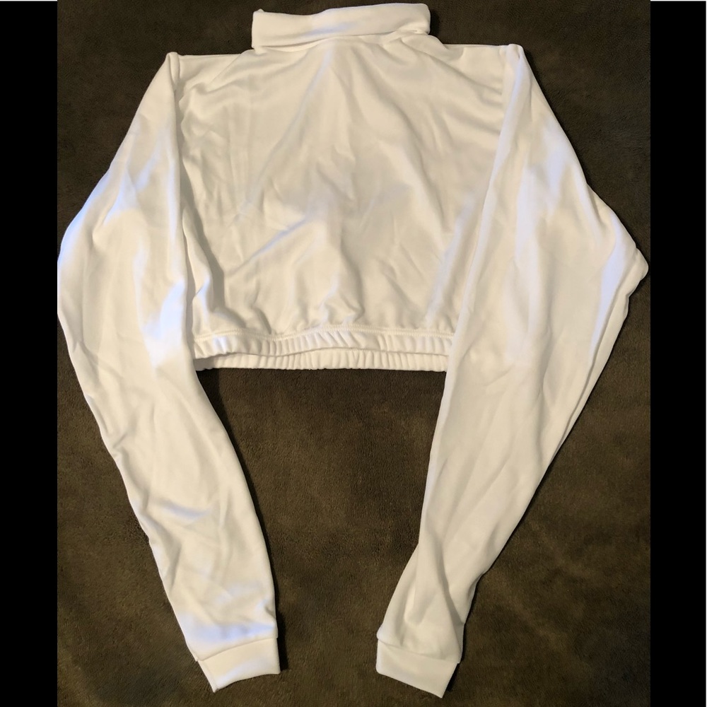 PIZZAZZ PERFORMANCE WEAR CROP TOP - White